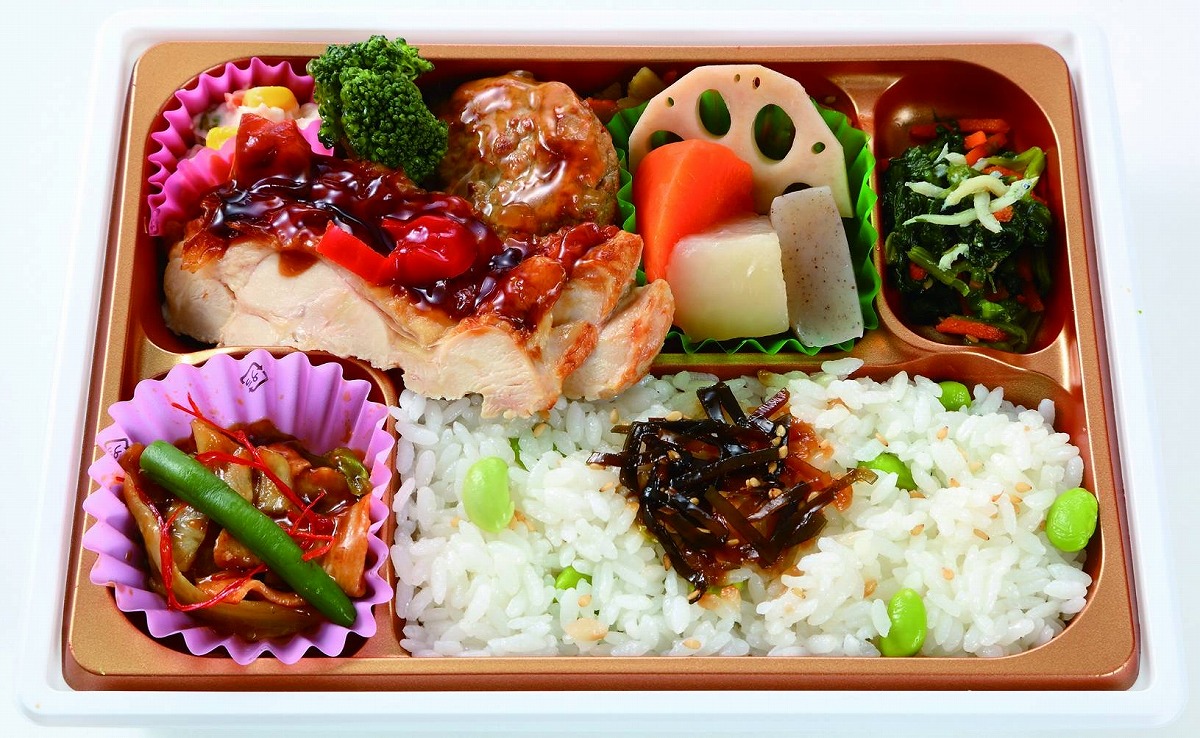管理栄養士監修　鶏と枝豆ご飯弁当.jpg