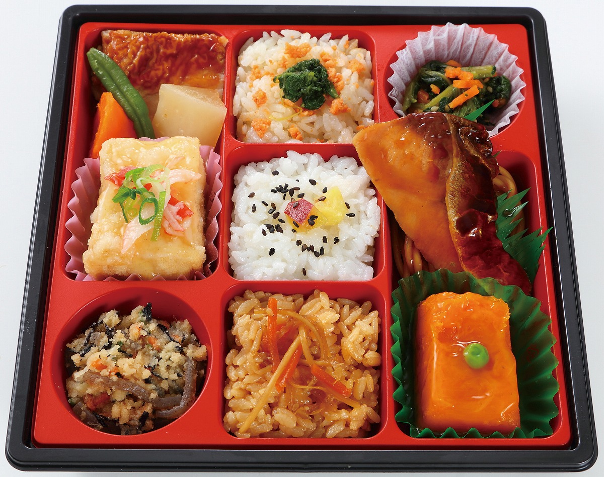 管理栄養士監修　8種野菜と鰤の御弁当.jpg