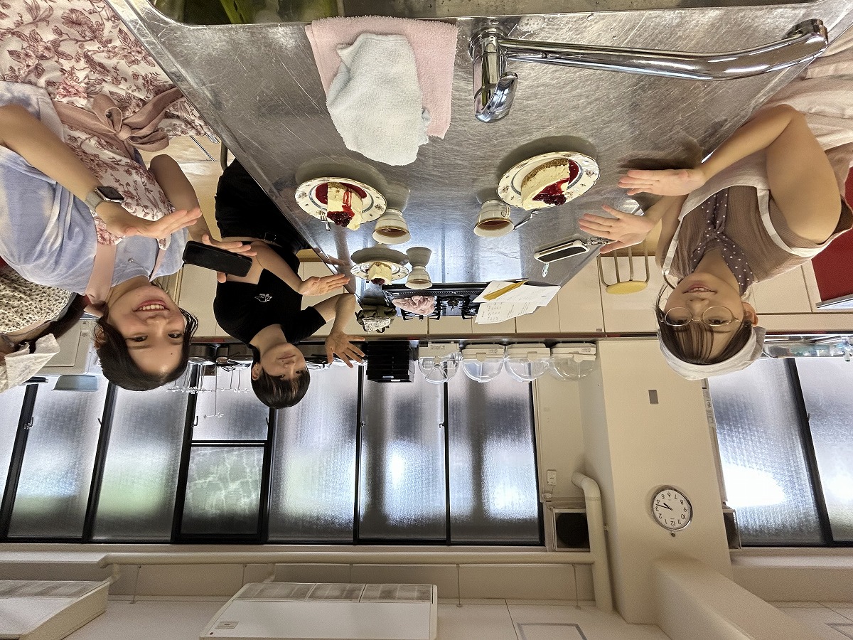 ３