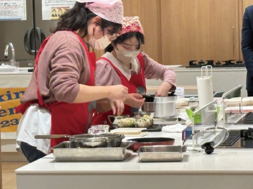 https://www.soai.ac.jp/information/pickup/24_cooking-challenge_tonjiru3-1.jpg